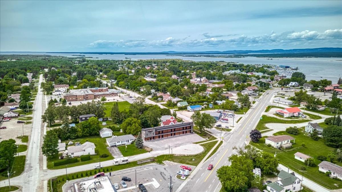 Manitoulin Motel Little Current Dış mekan fotoğraf